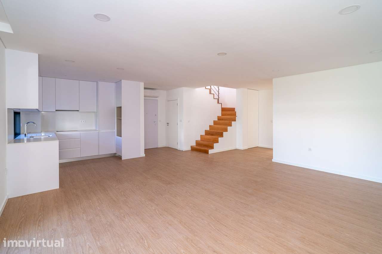 Apartamento T2 Duplex Novo com Terraço, 2 Suites e Estacionamento, em - Grande imagem: 4/23