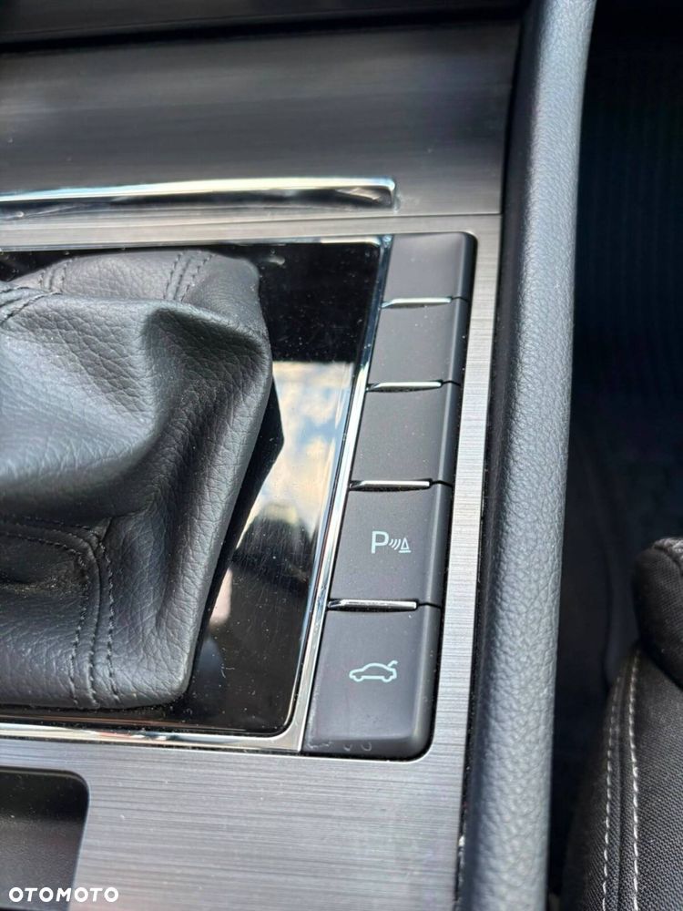 Skoda Superb 2.0 TDI SCR Style DSG - 28