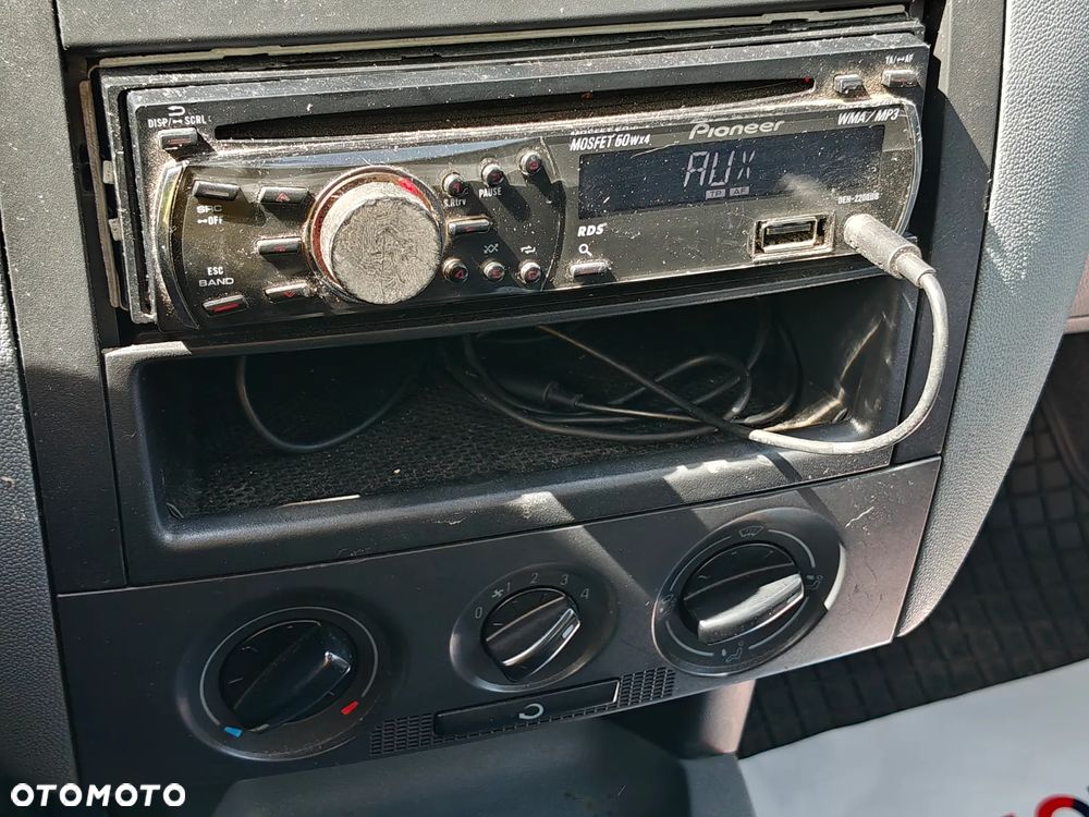 Skoda Fabia 1.2 HTP Sport - 24