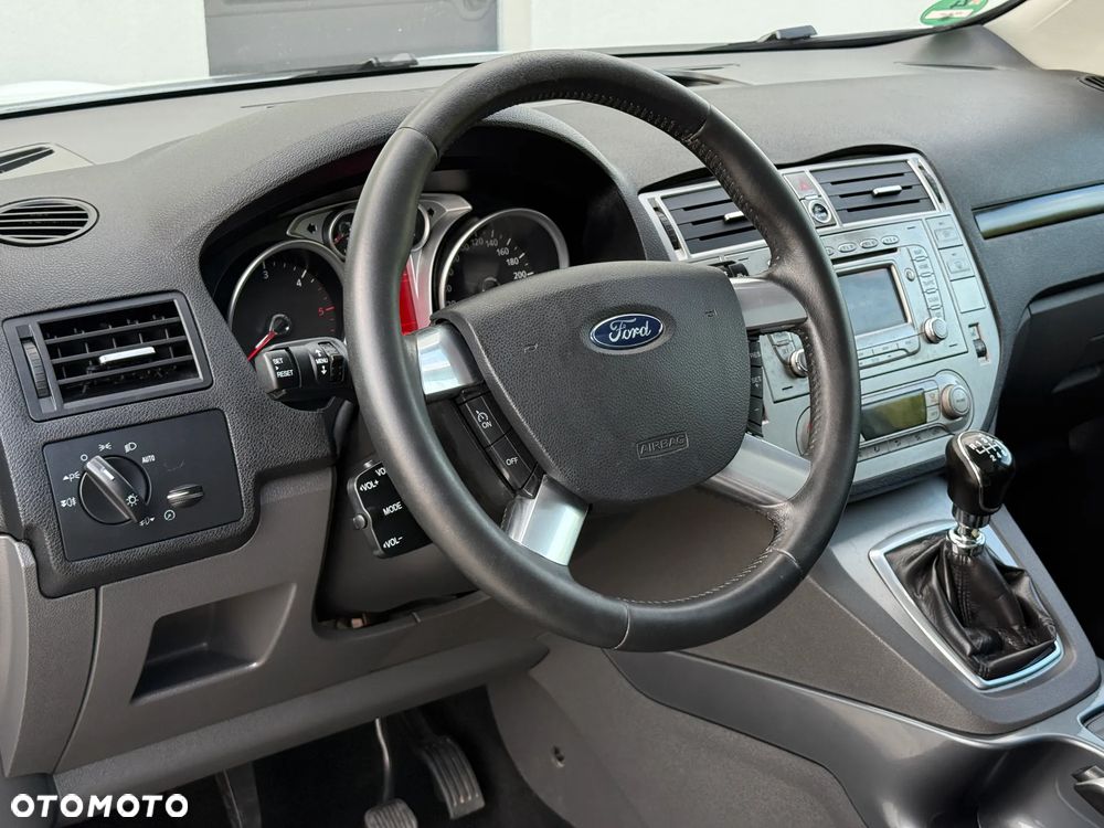Ford Kuga - 25