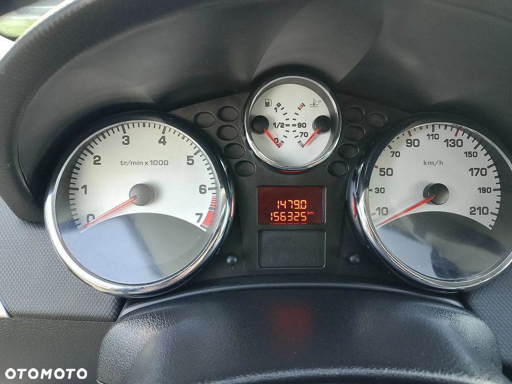Peugeot 207 - 8