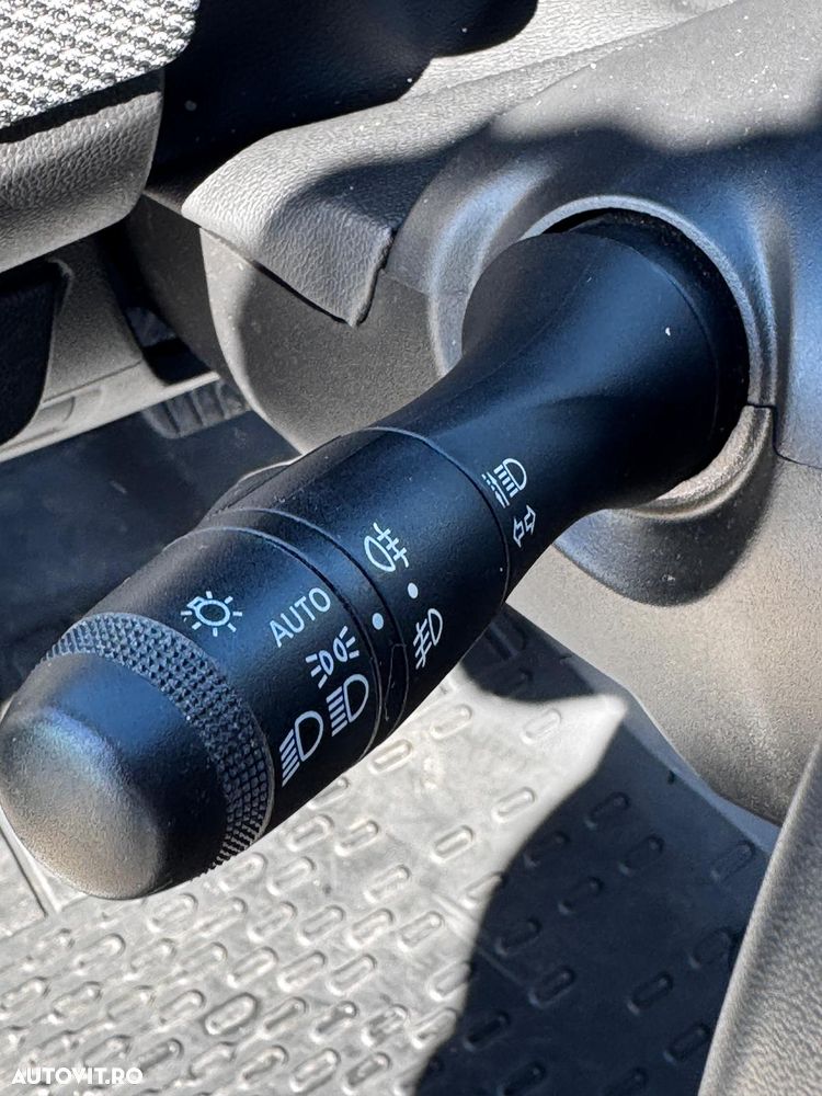 Dacia Logan TCe 90 CVT Comfort - 8