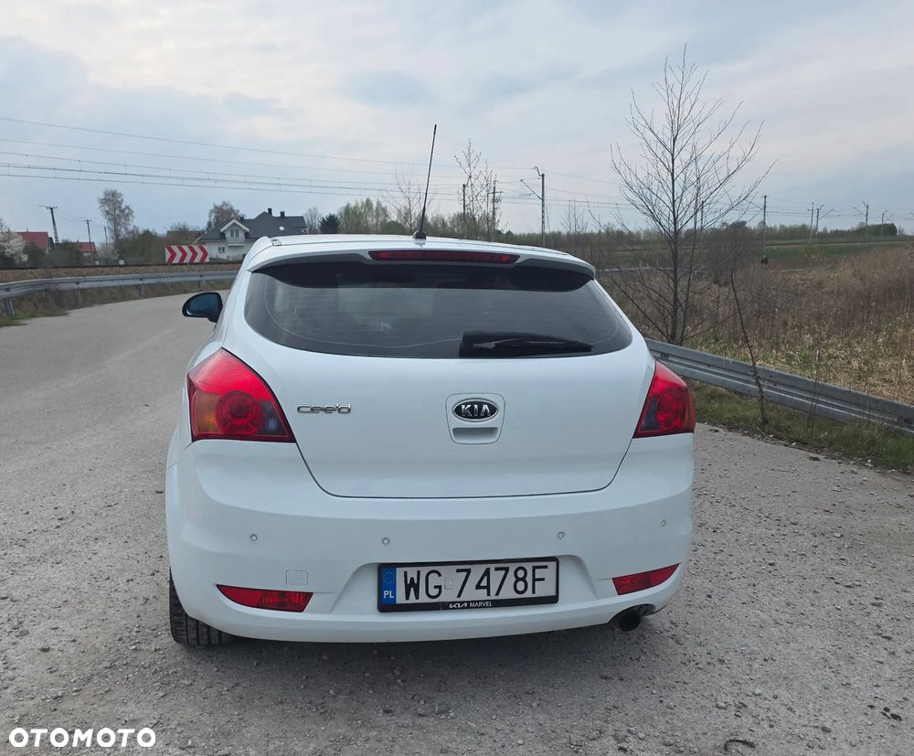 Kia ProCeed 2.0 Optimum + - 5