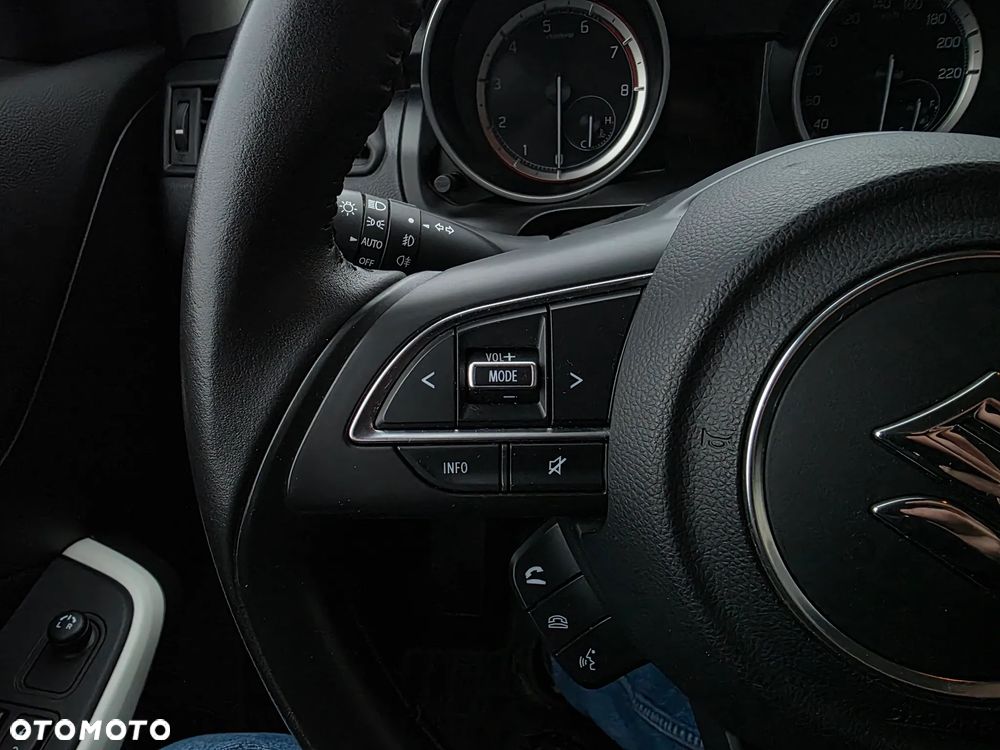 Suzuki Swift 1.2 SHVS Premium Plus - 10