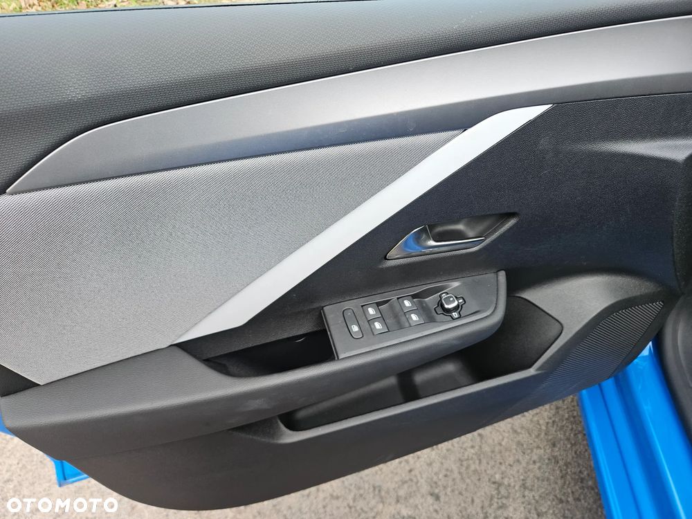 Opel Astra 1.2 Turbo Business Elegance - 12