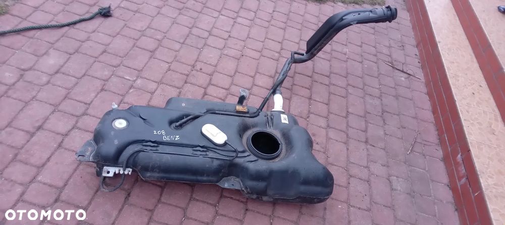 Peugeot 208 zbiornik paliwa 1.2 benz