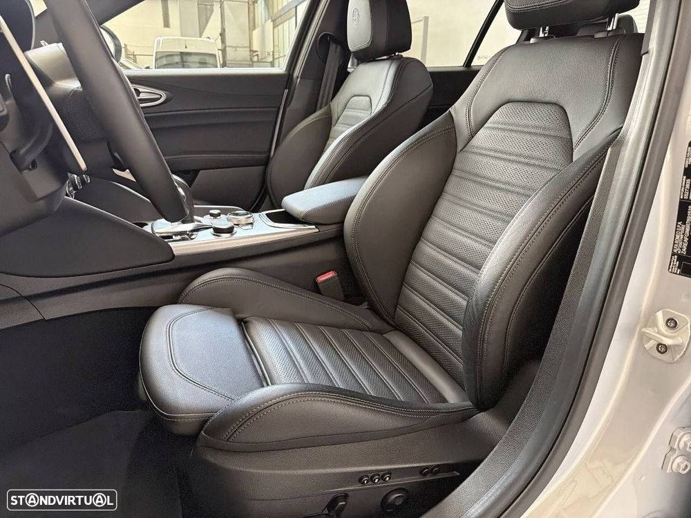 Alfa Romeo Giulia 2.0 T Veloce Q4 AT8 - 9