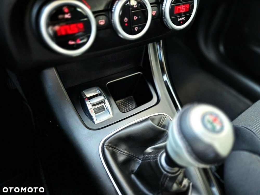 Alfa Romeo Giulietta 2.0 JTDM Veloce - 16