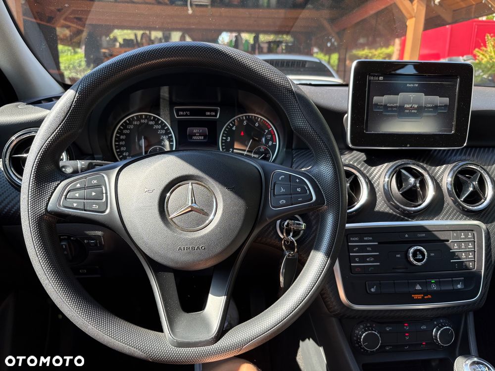 Mercedes-Benz GLA - 27