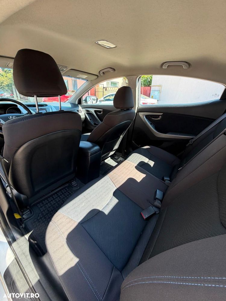 Hyundai Elantra 1.6 MPi - 8