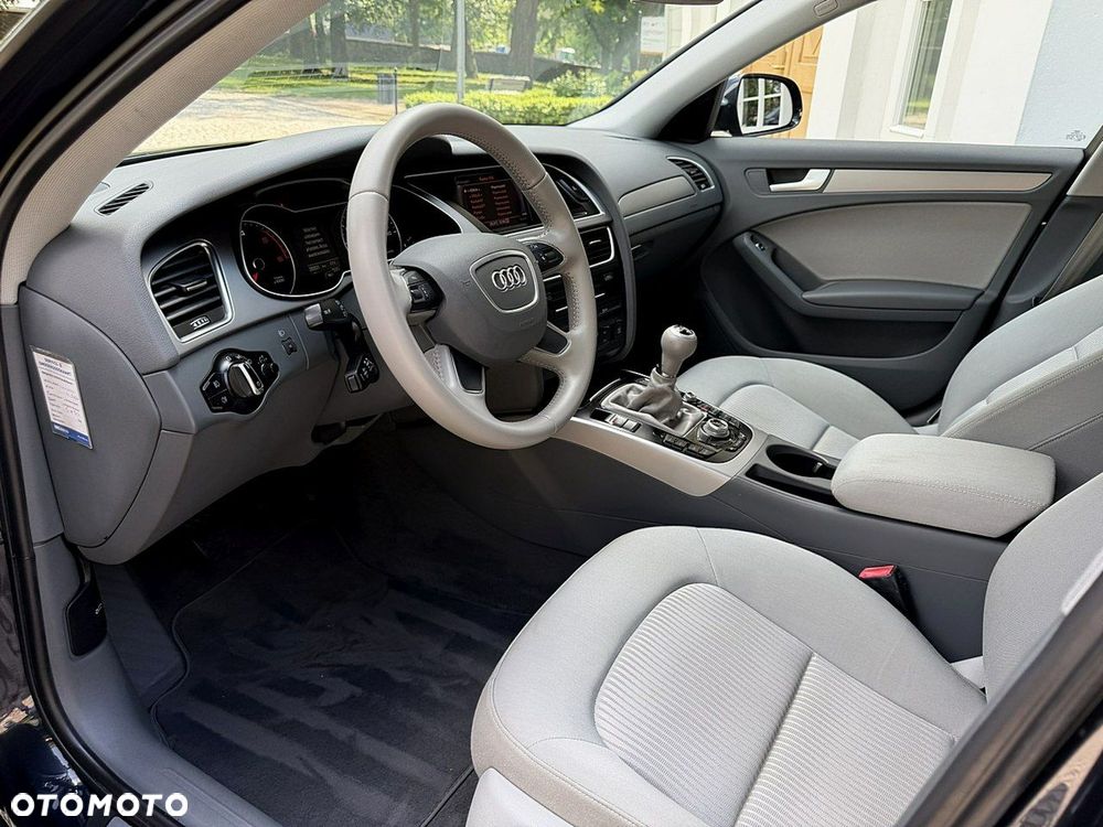 Audi A4 Limousine - 8