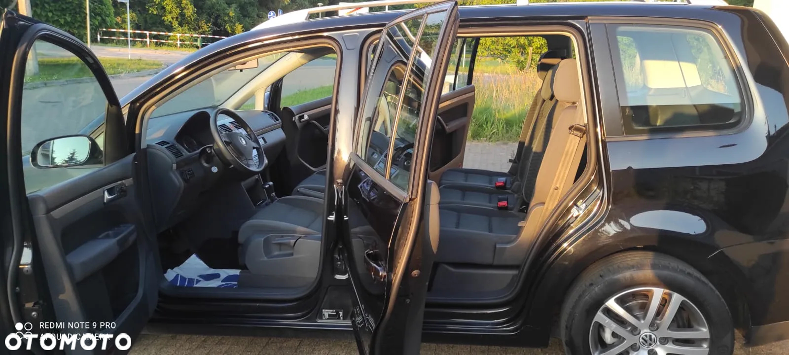 Volkswagen Touran 2.0 TDI DPF BlueMotion Technology DSG Comfortline - 4