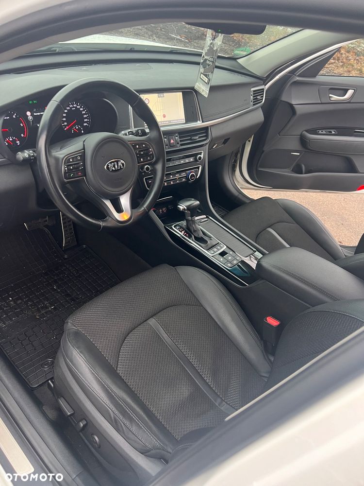 Kia Optima - 31