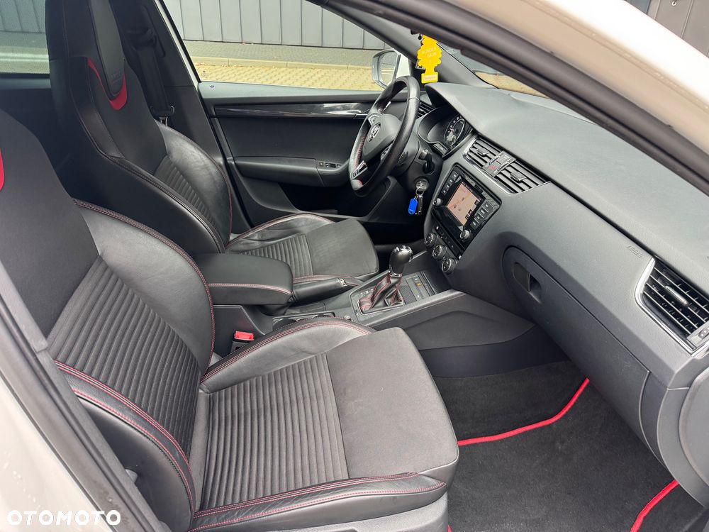 Skoda Octavia 2.0 TDI DSG RS - 25