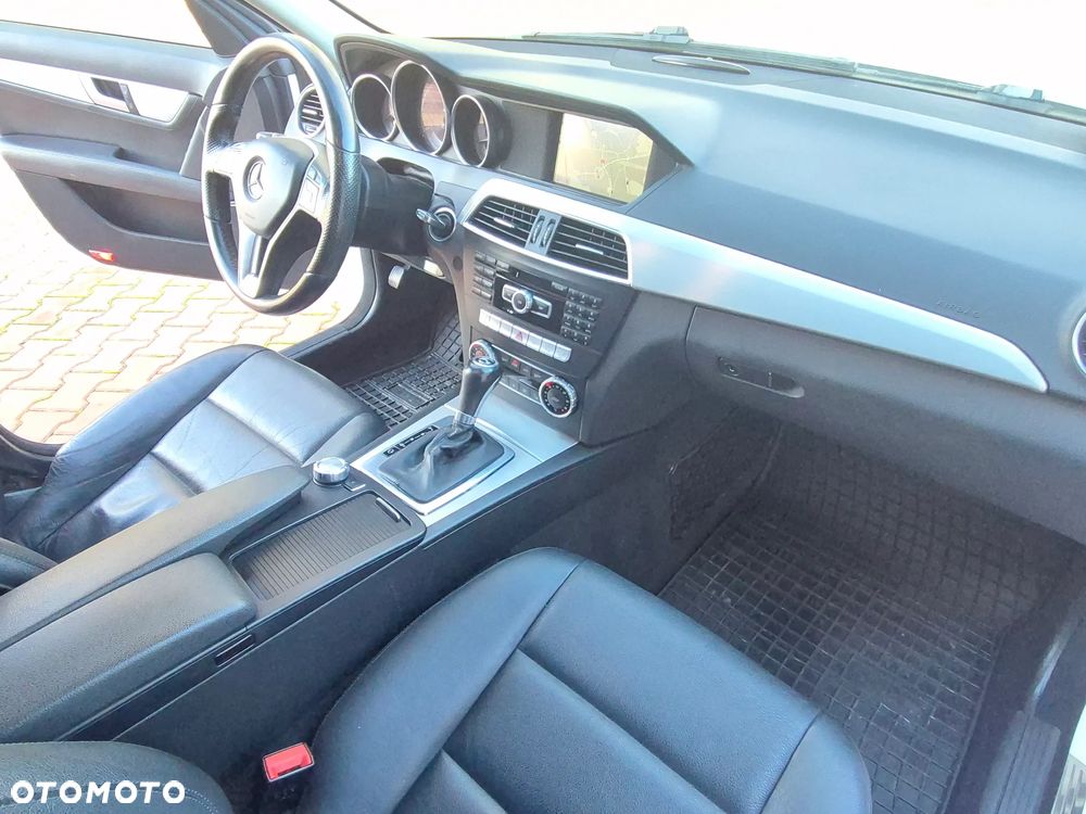 Mercedes-Benz Klasa C 350 CDI DPF (BlueEFFICIENCY) 7G-TRONIC Avantgarde - 33