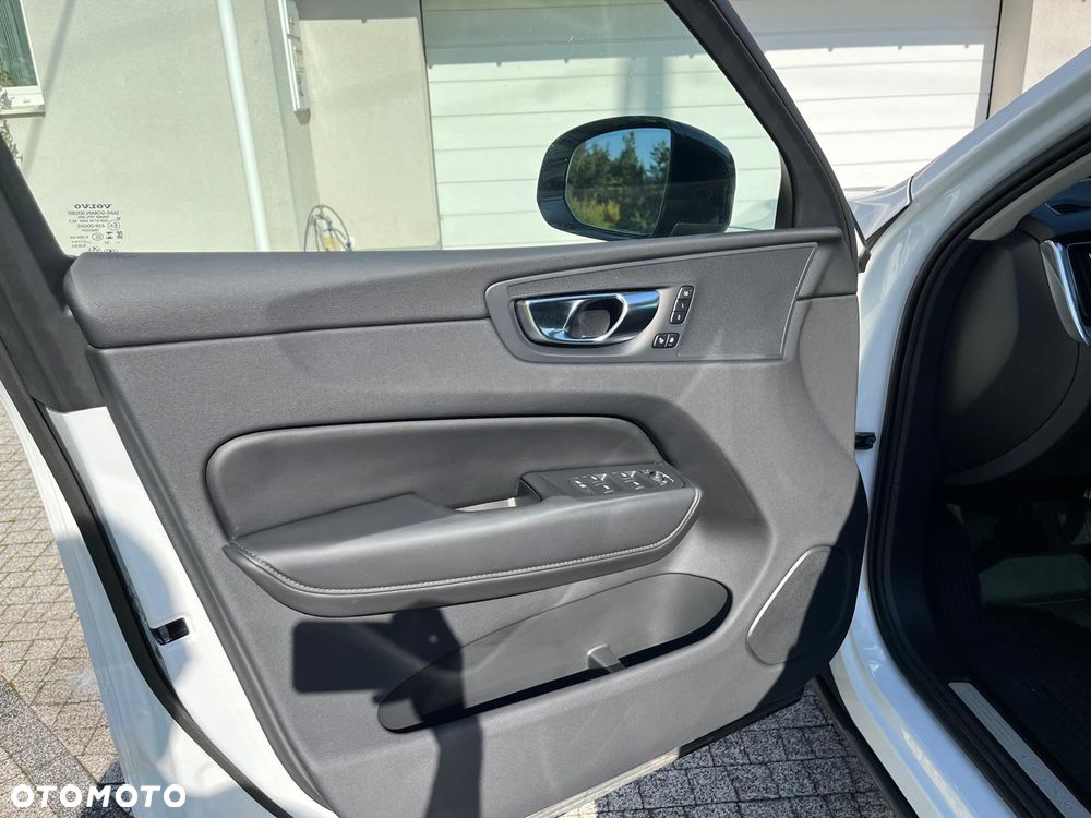 Volvo XC 60 B5 B AWD Plus Dark - 23