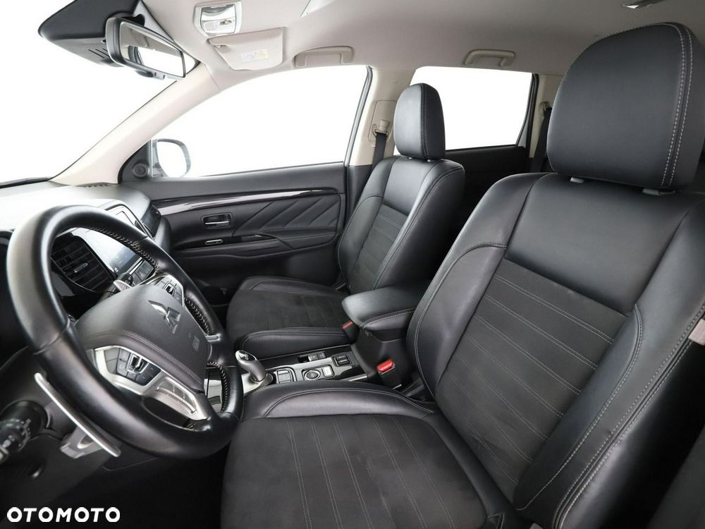 Mitsubishi Outlander Intense + - 14