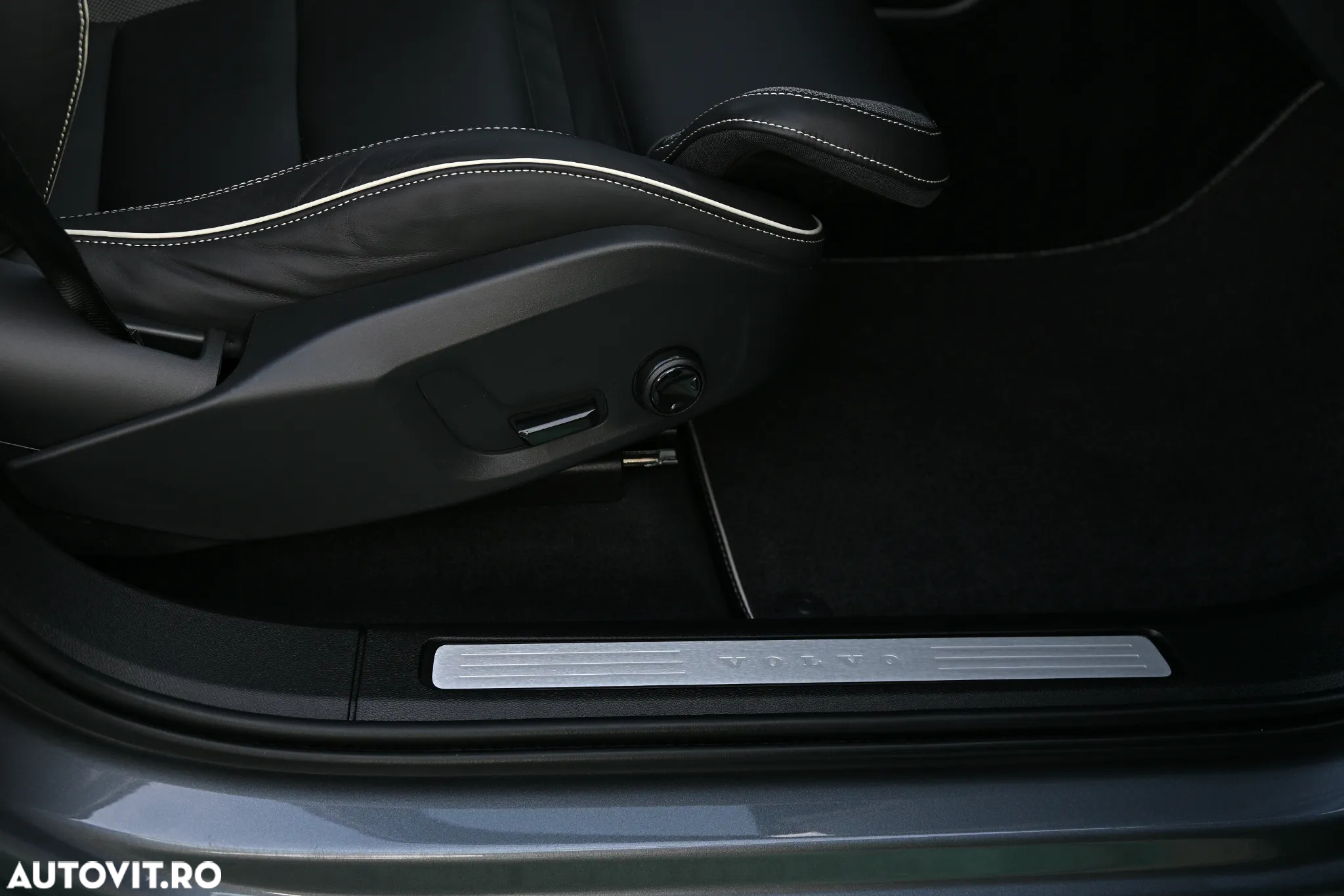 Volvo XC 60 B4 D AWD Geartronic RDesign - 29