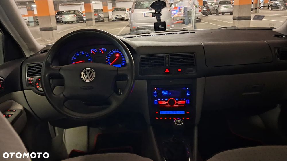 Volkswagen Golf 1.6 - 10