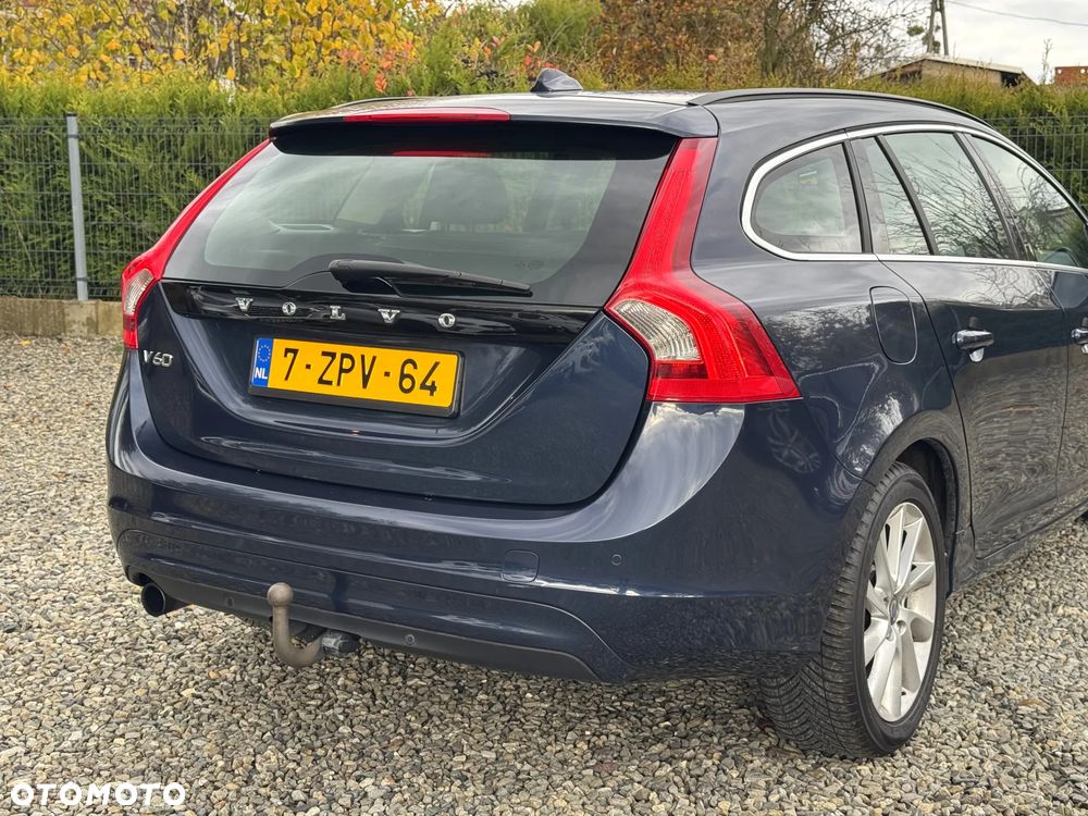 Volvo V60 D2 Summum - 34