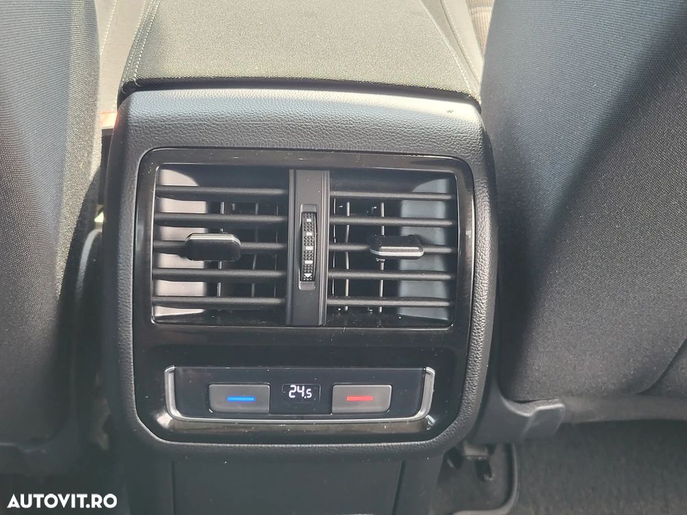 Volkswagen Passat Variant 2.0 TDI DSG 4Motion Comfortline - 16
