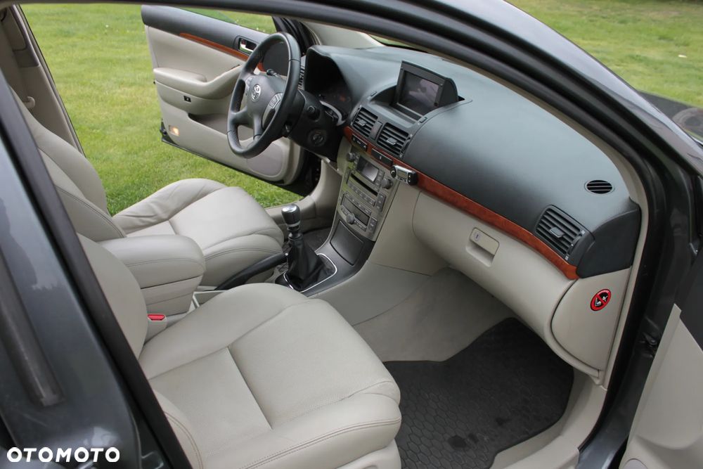 Toyota Avensis 2.2 D-CAT Executive - 27