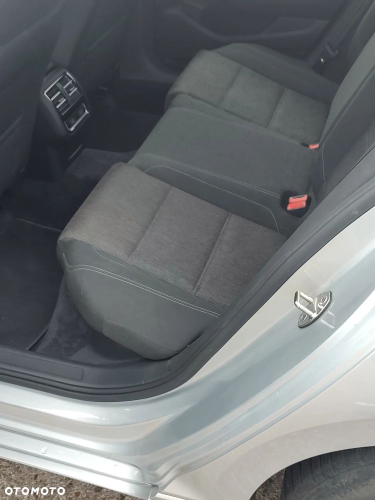 Volkswagen Passat 2.0 TDI SCR DSG Comfortline - 3