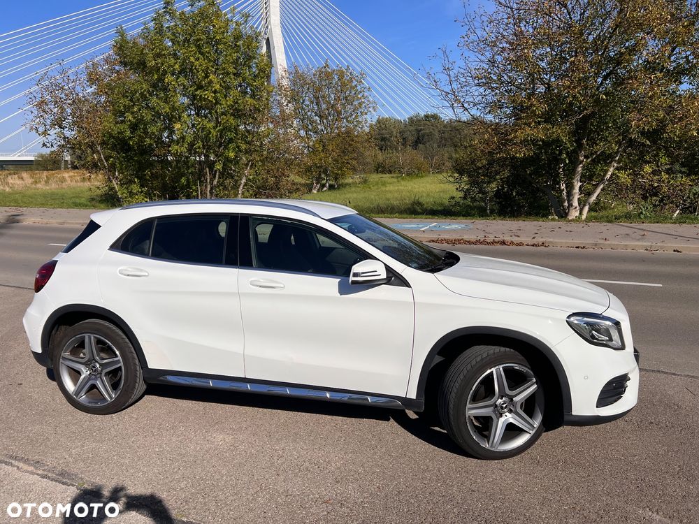 Mercedes-Benz GLA 200 7G-DCT AMG Line - 2