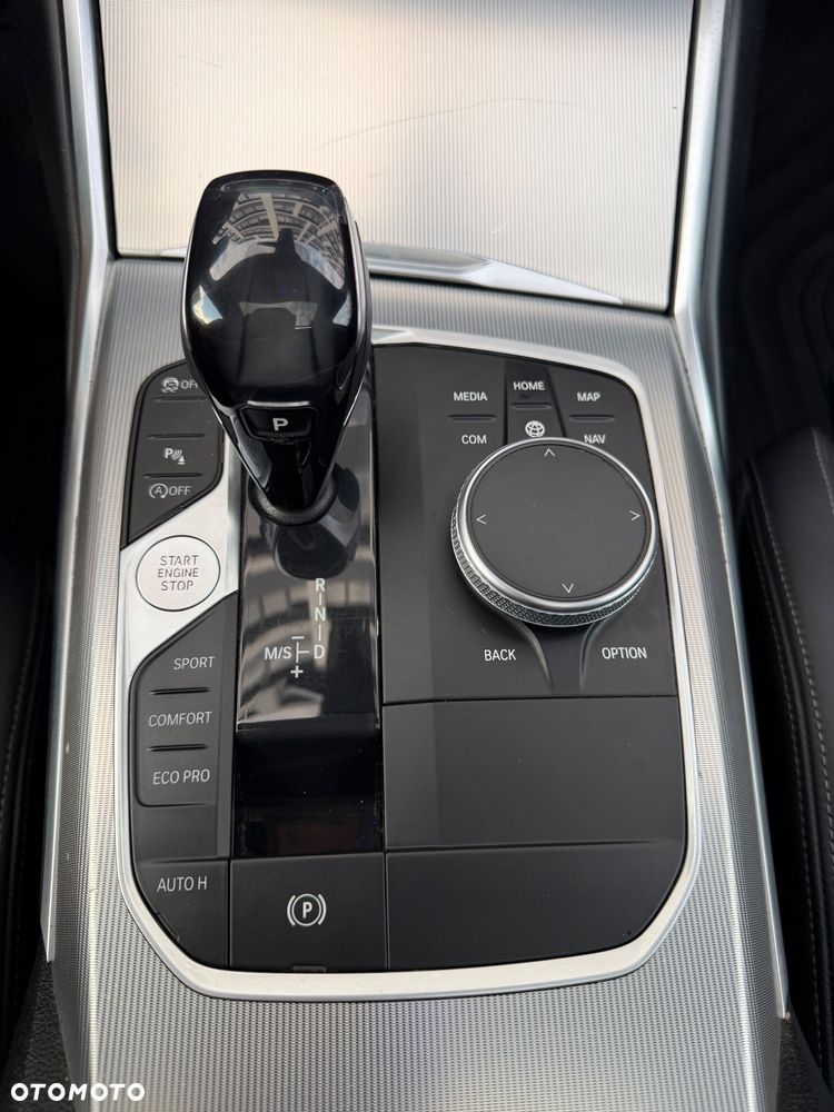 BMW Seria 3 330i xDrive M Sport - 18