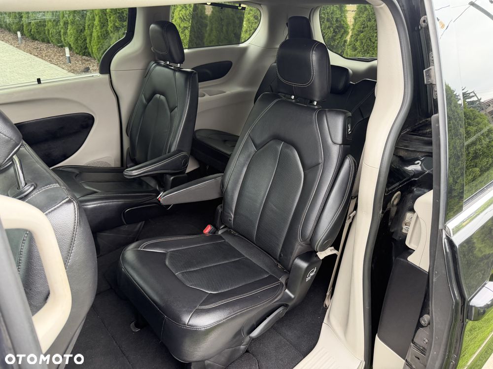 Chrysler Pacifica - 20