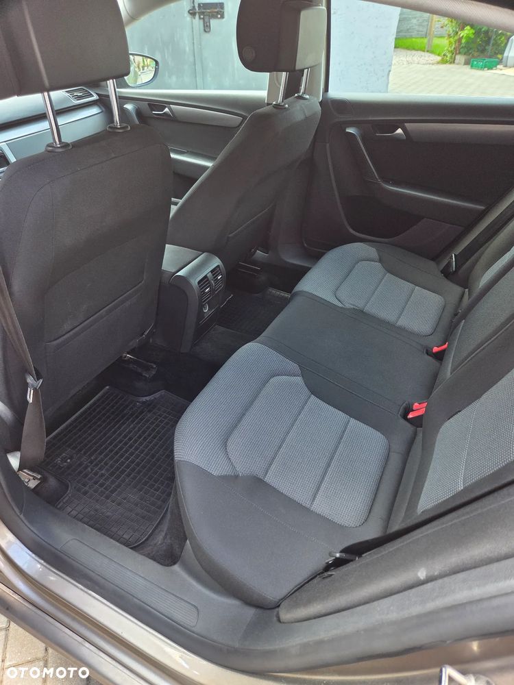 Volkswagen Passat 2.0 TDI Comfortline - 9