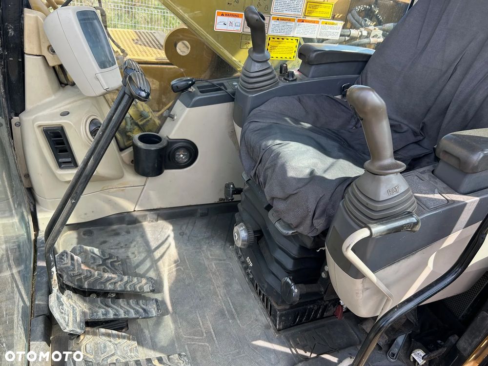 Caterpillar CAT 322C - 11