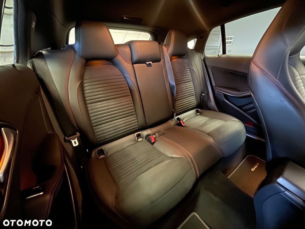 Mercedes-Benz CLA 200 7G-DCT AMG Line - 31