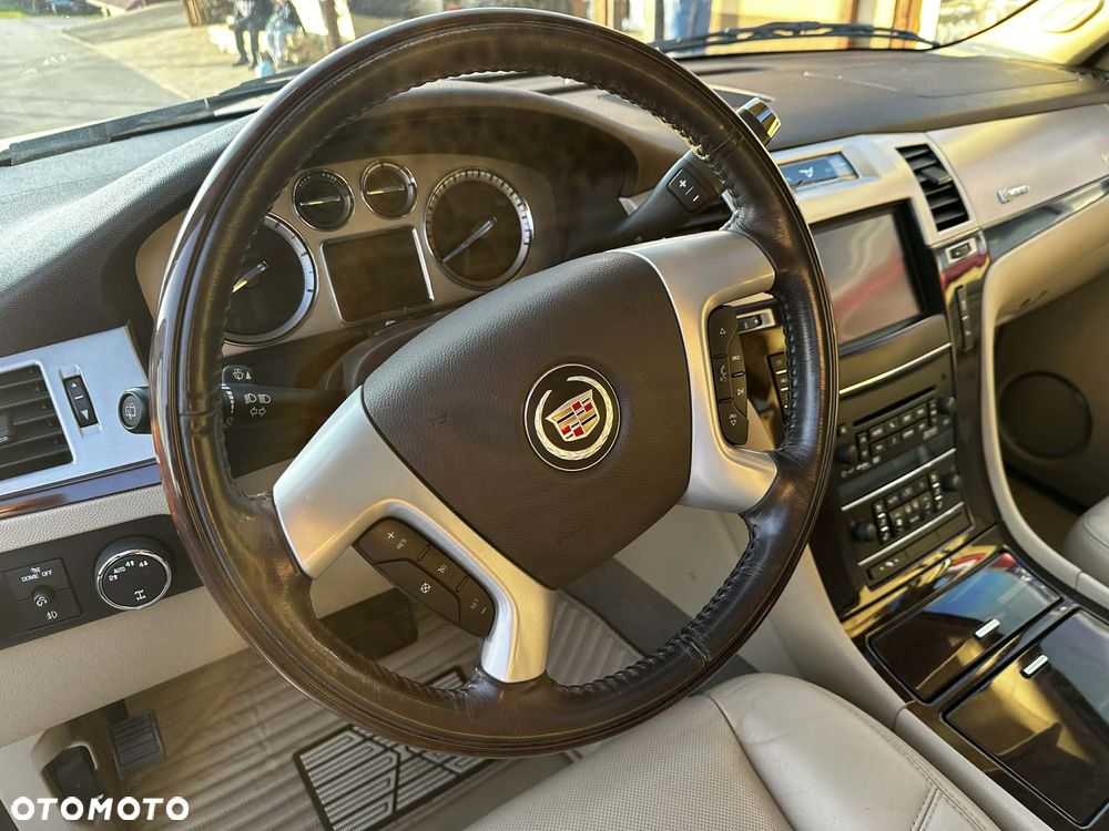 Cadillac Escalade - 16