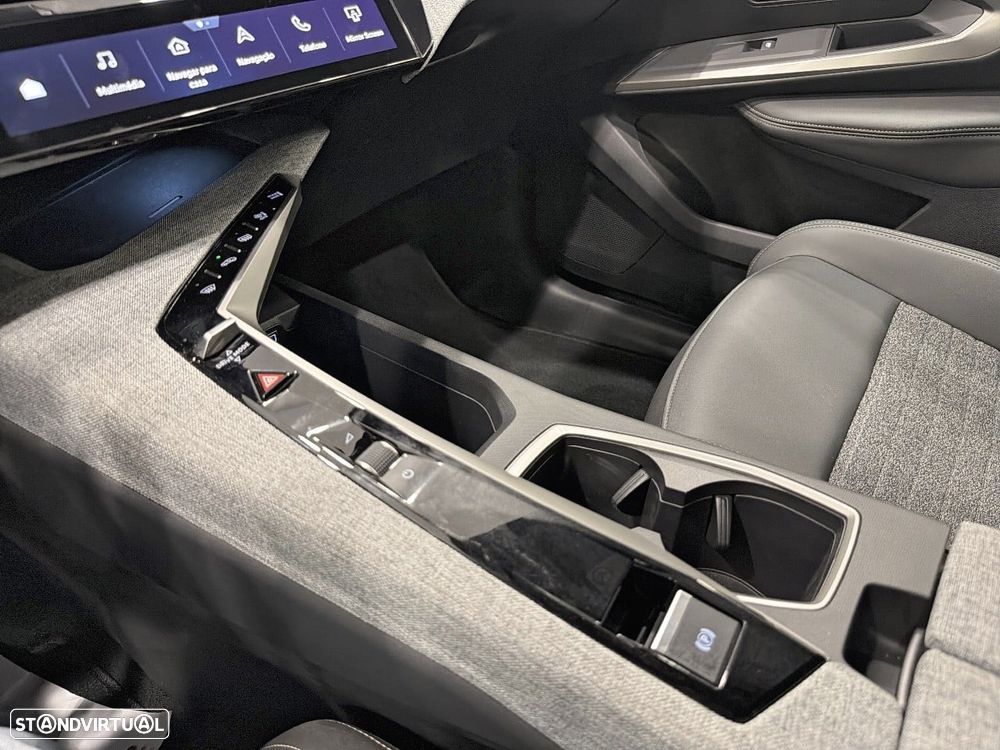 Peugeot 5008 1.2 Hybrid Allure e-DCS6 - 19