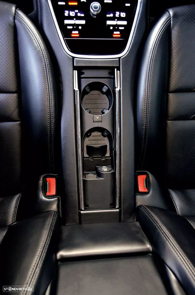 Porsche Panamera - 25