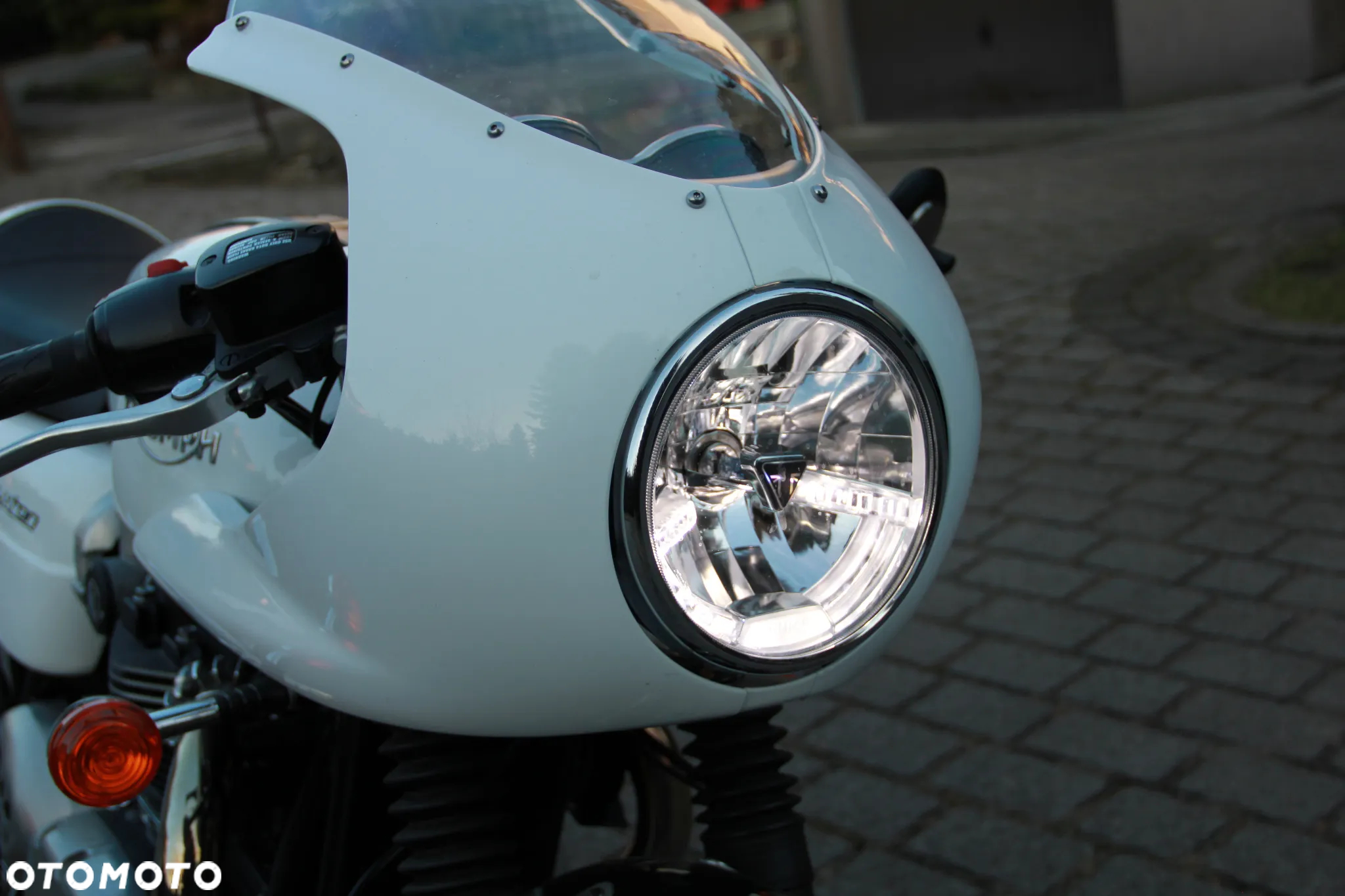Triumph Thruxton - 11