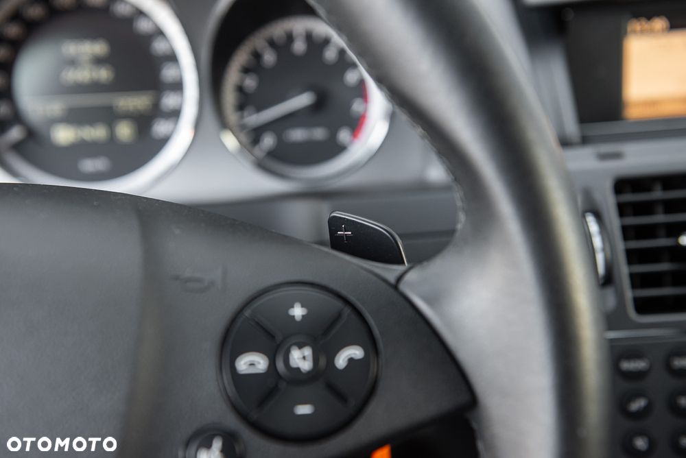 Mercedes-Benz Klasa C 180 CGI Automatik BlueEFFICIENCY - 22