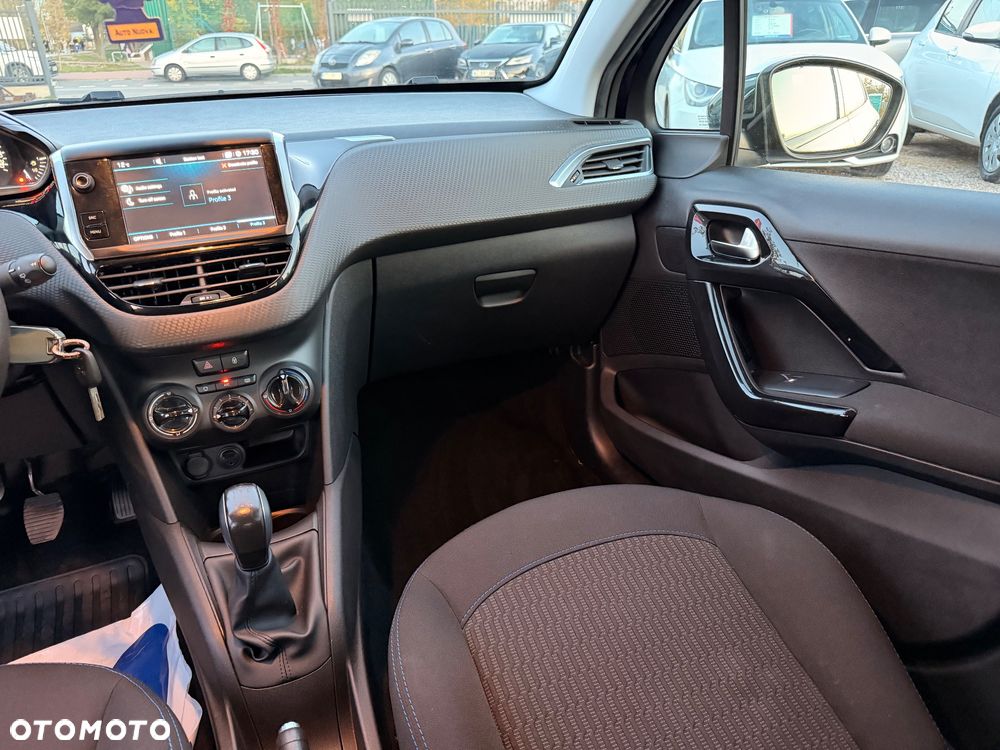 Peugeot 208 - 19