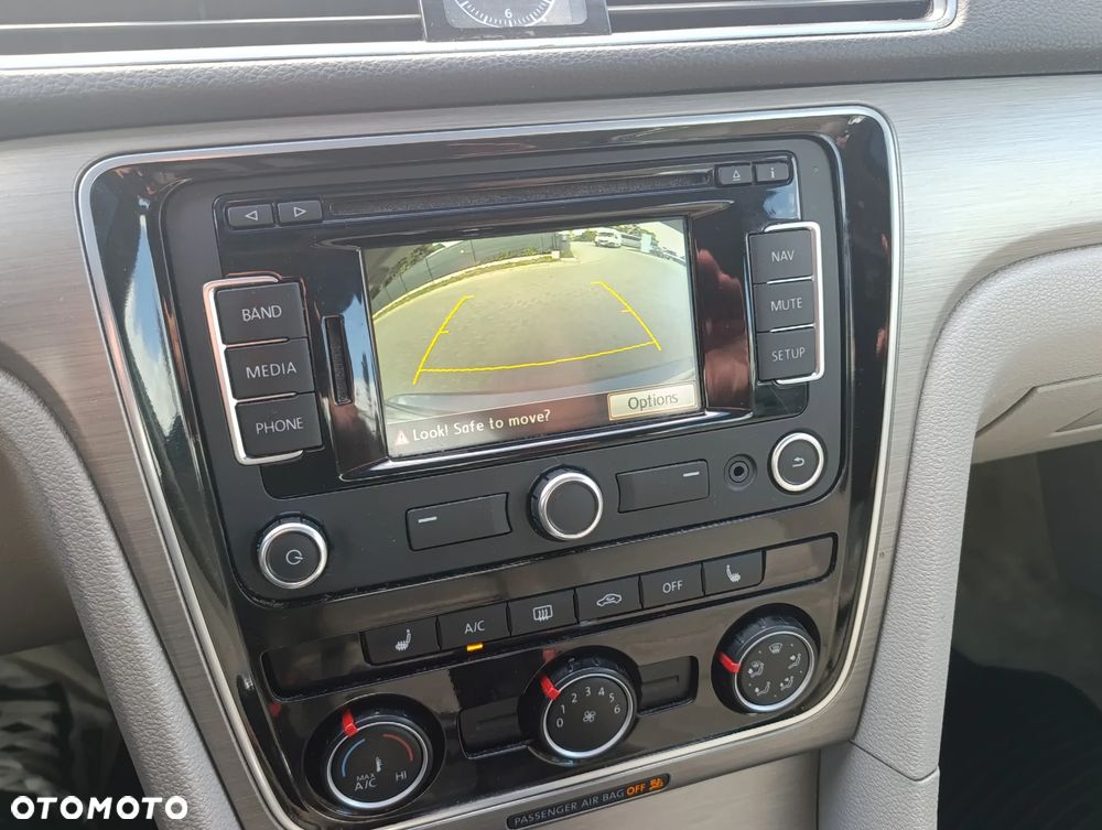 Volkswagen Passat - 19