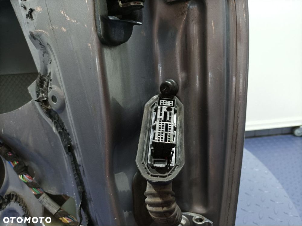 BMW X3 E83 DRZWI PRZÓD PRZEDNIE LEWE A08 - 12