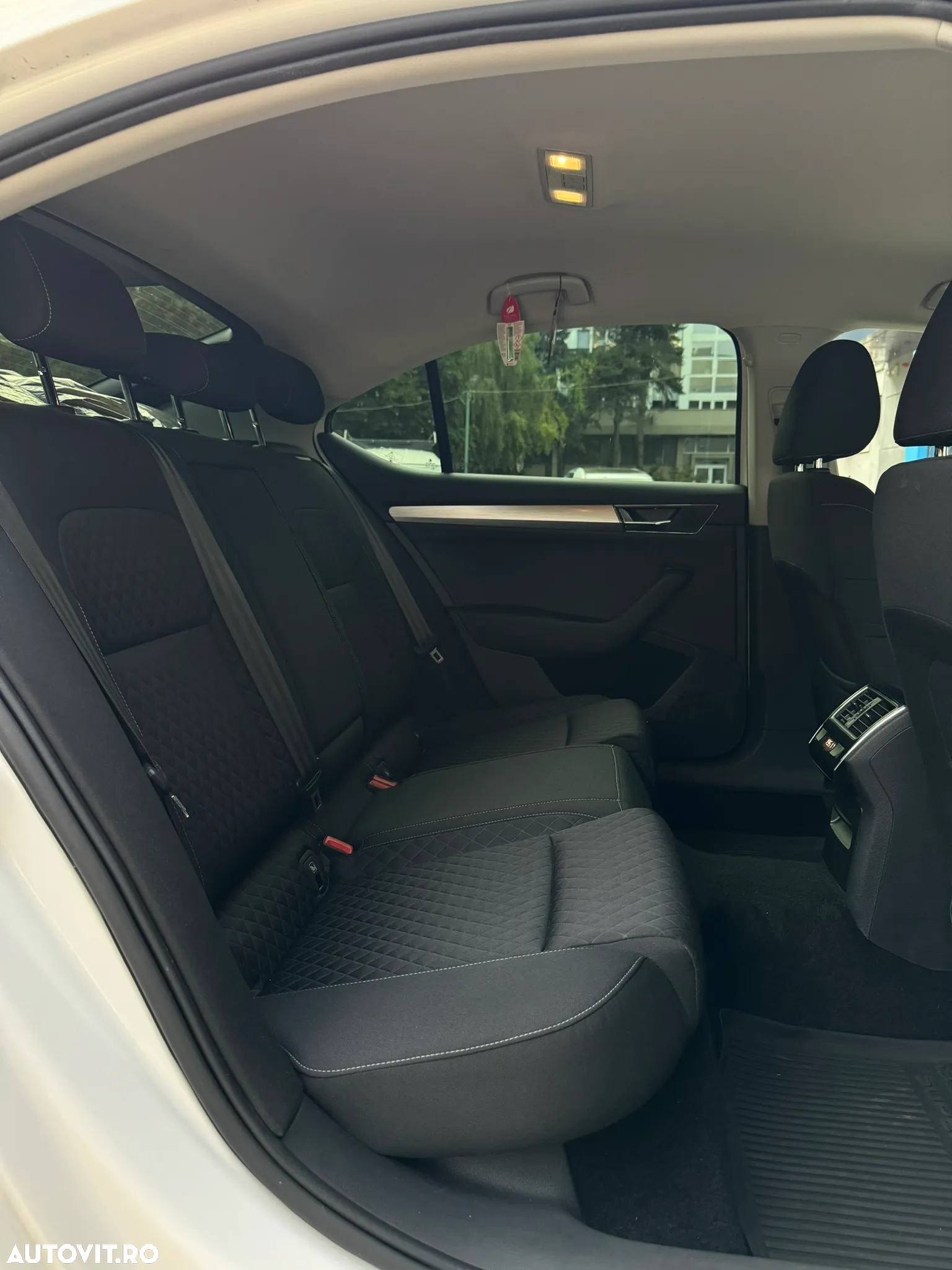 Skoda Superb 2.0 TDI DSG Style - 13