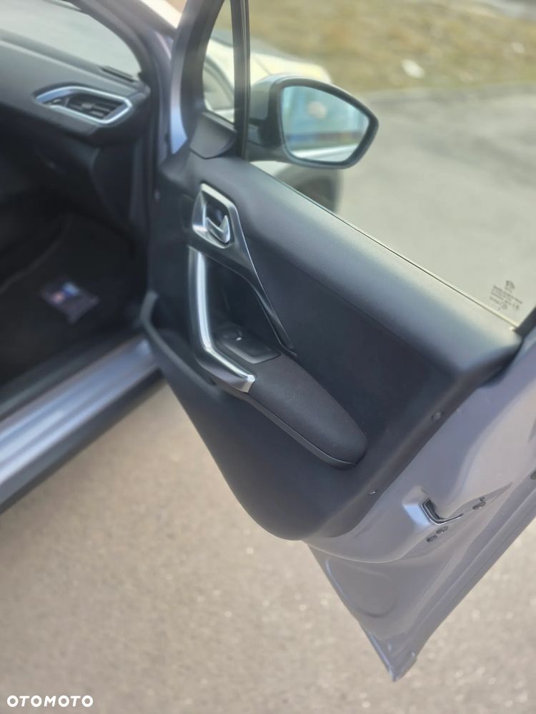 Peugeot 2008 1.2 Pure Tech Style S&S EAT6 - 25