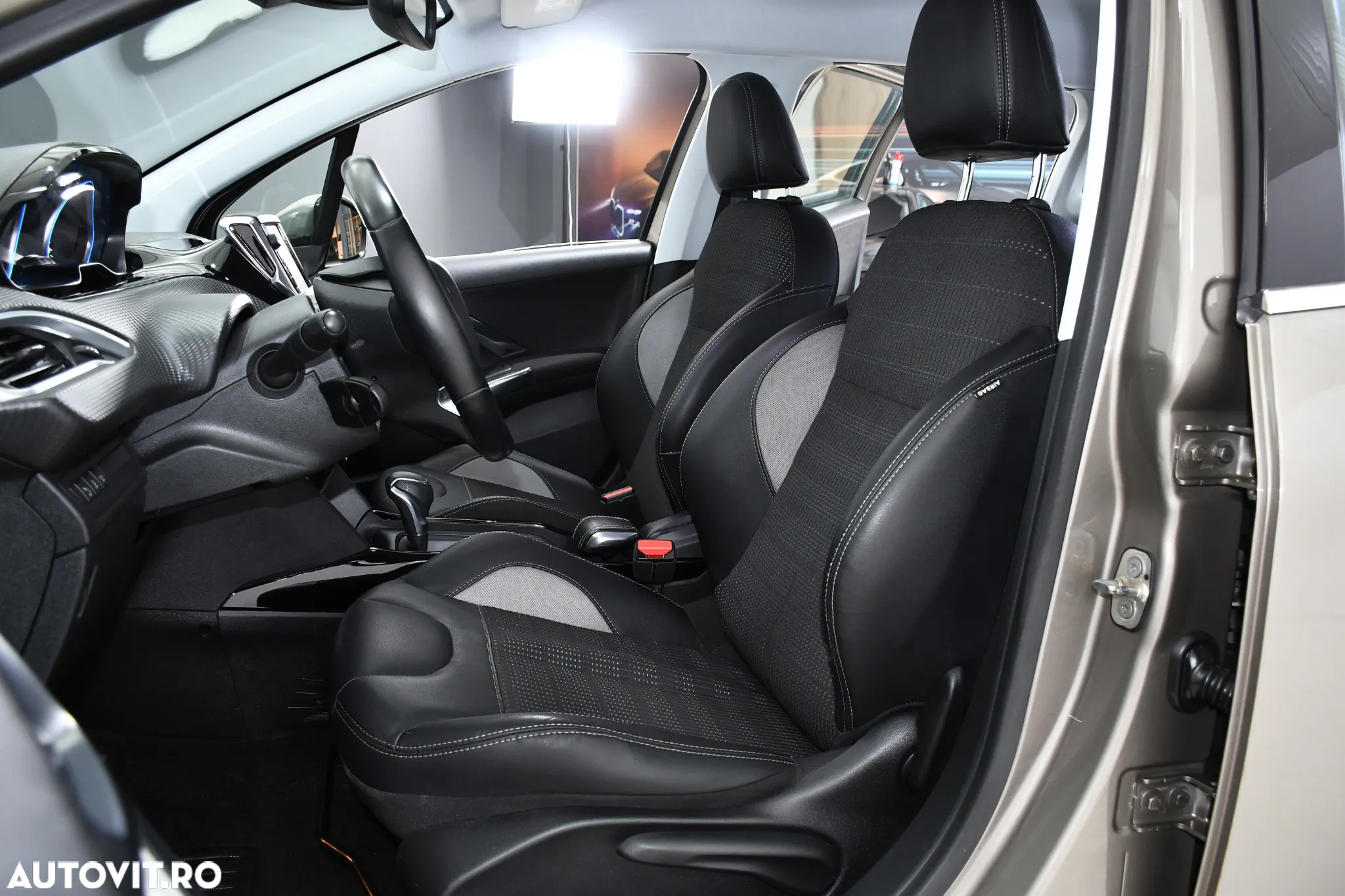 Peugeot 2008 1.2 PureTech Turbo EAT6 S&S Allure - 14