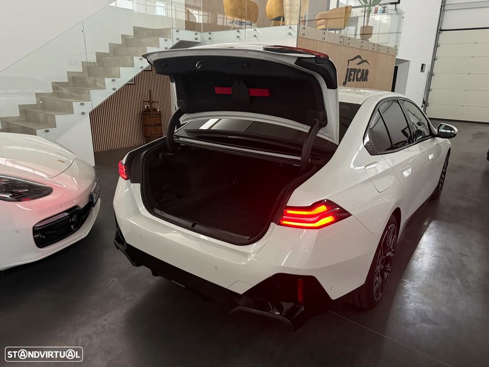 BMW 530 e Pack Desportivo M Pro - 13