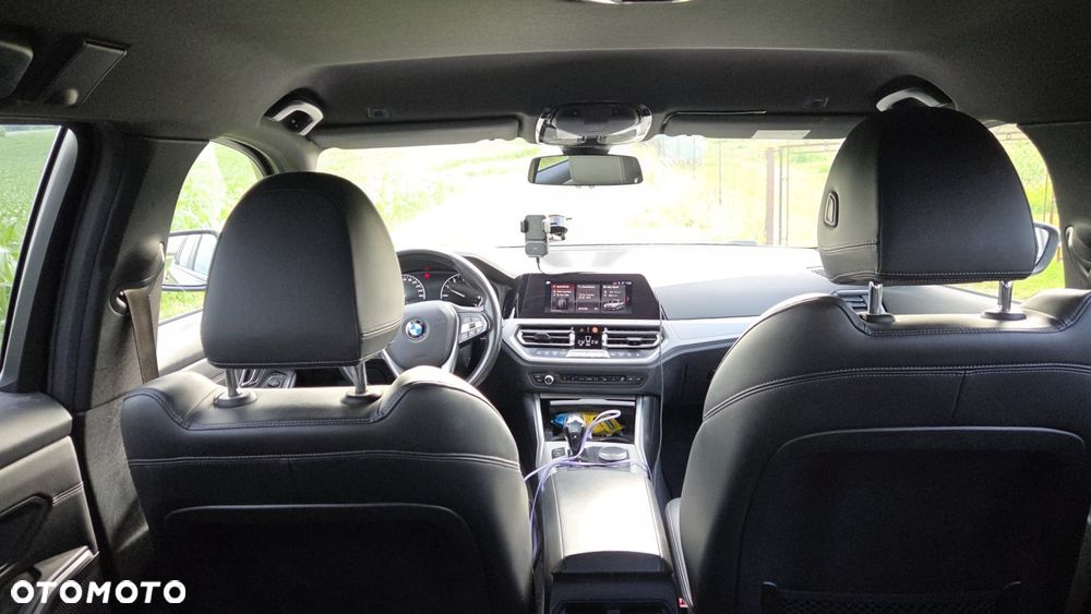 BMW Seria 3 318i - 12