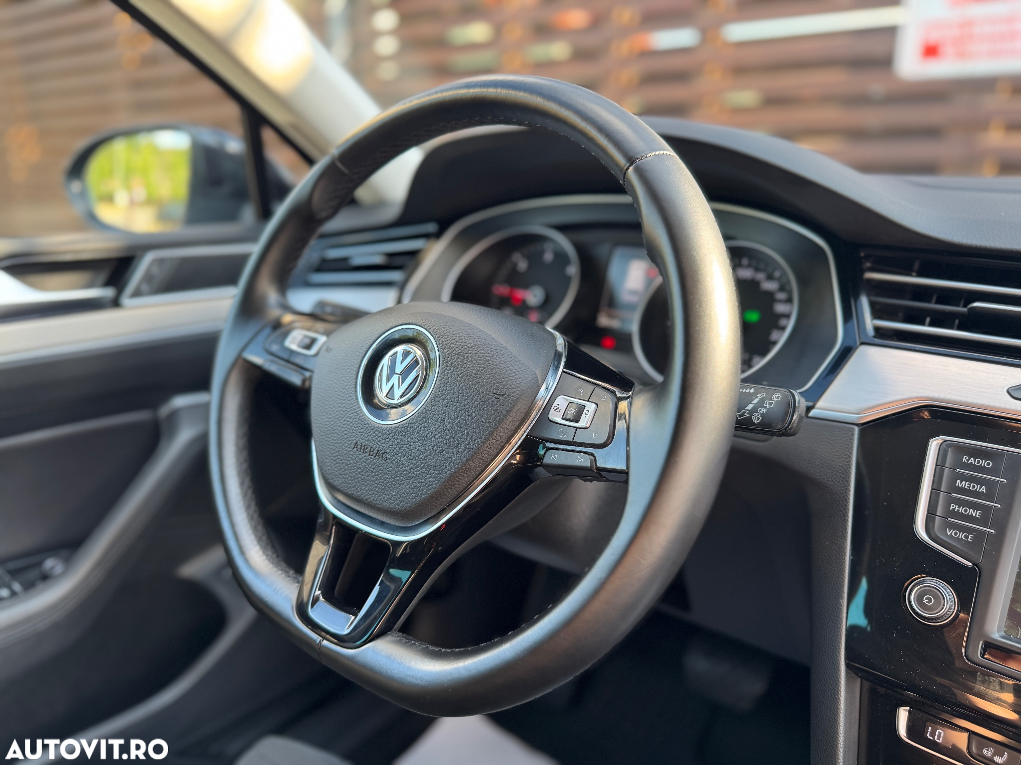 Volkswagen Passat Variant 2.0 TDI SCR DSG (BlueM. Tech) Highline - 15