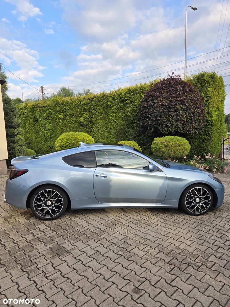 Hyundai Genesis Coupe - 2