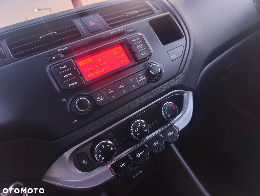 Kia Rio - 11
