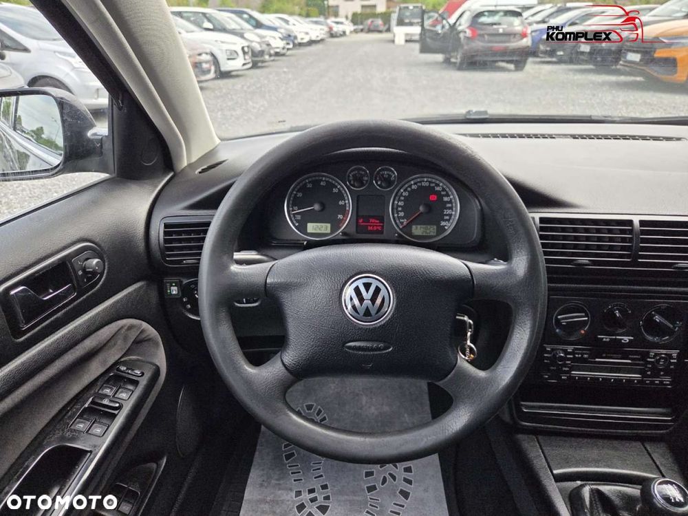 Volkswagen Passat - 13